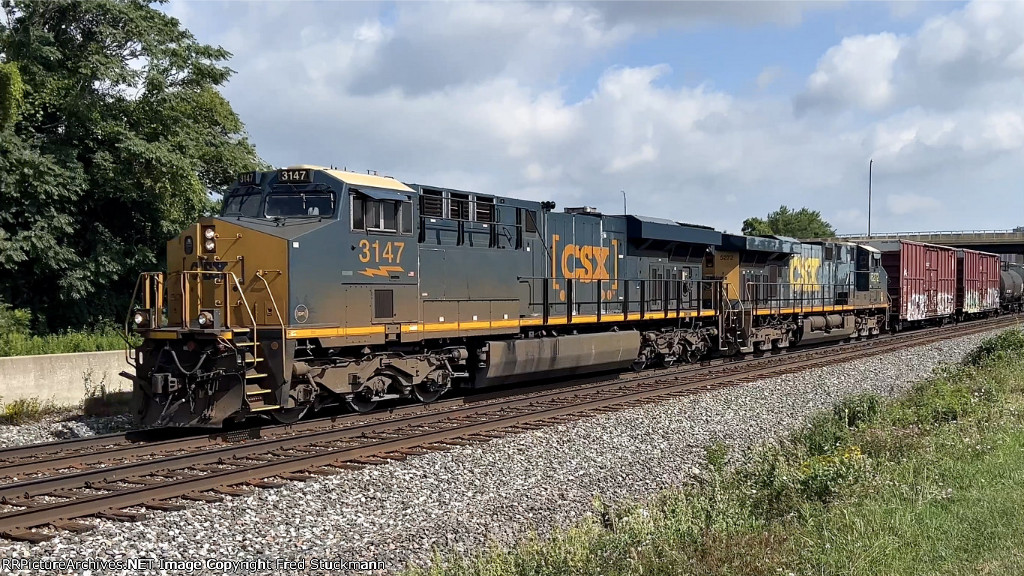 CSX 3147 leads M369.